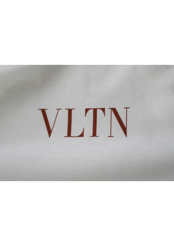 VALENTINO CHEST LOGO PRINT T-SHIRT - WHITE VV3MG10 V7H  VALENTINO CHEST LOGO PRINT T-SHIRT - WHITE VV3MG10 V7H